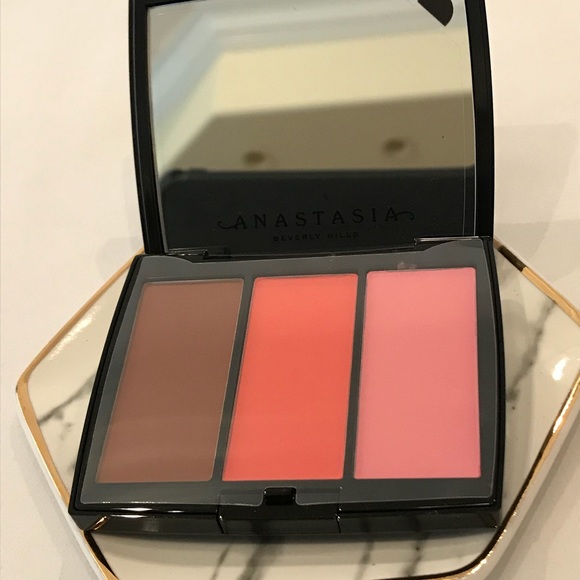 Anastasia Beverly Hills Other - BNIB Anastasia Beverly Hills Blush Trio.